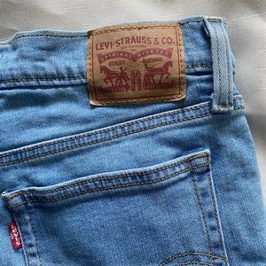 Levi’s acid washed high waisted shorts size 31